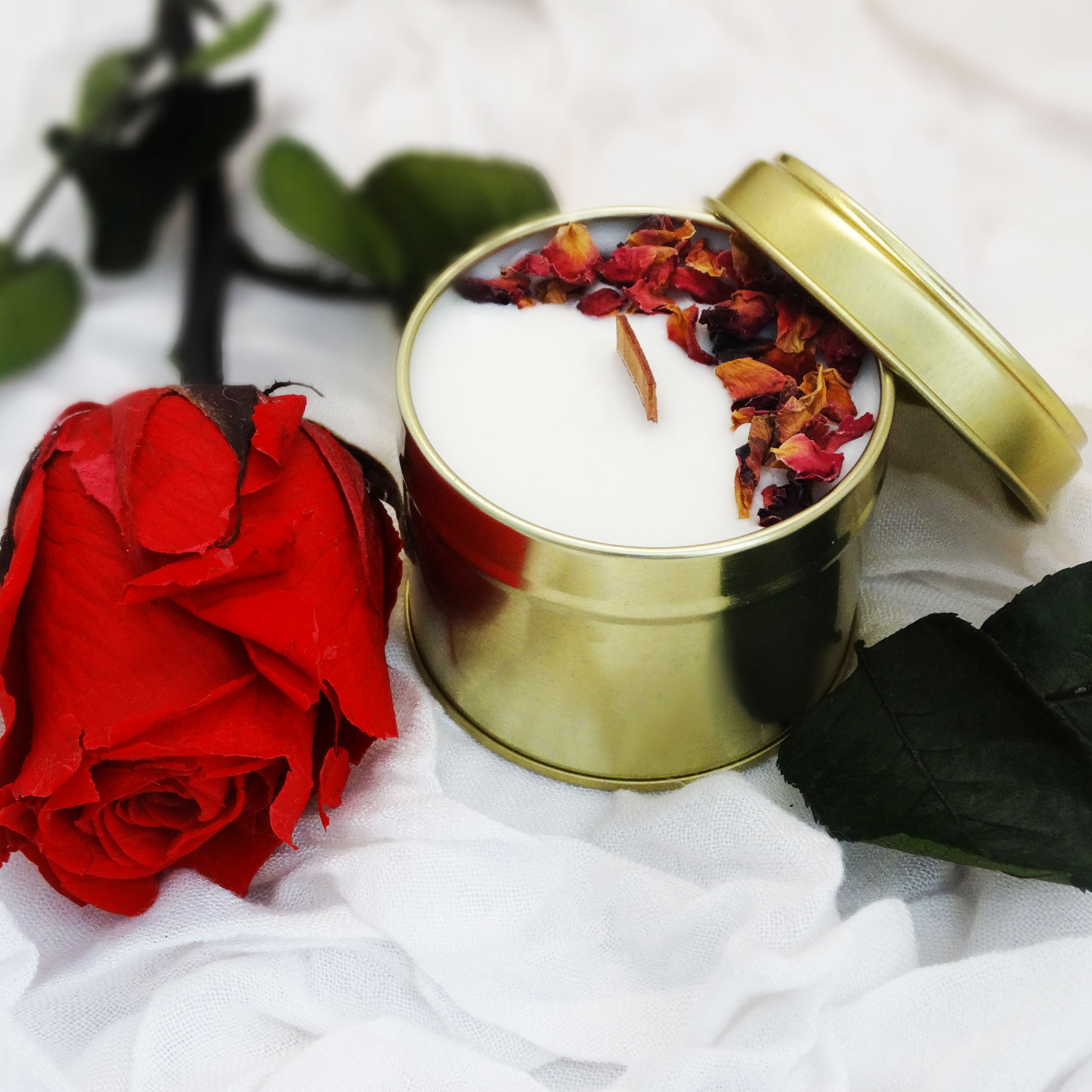 Sojawachskerze Rose mit Holzdocht Gold